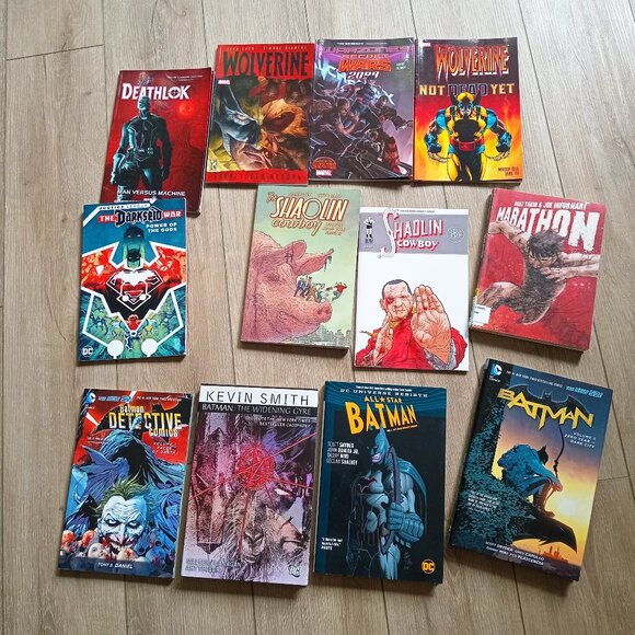12 graphic novels / comics- Batman, Wolverine etc. - Picture 1 of 1